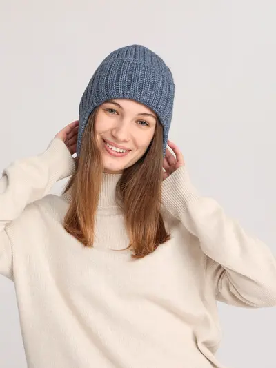 Шапка-ушанка с узором косы